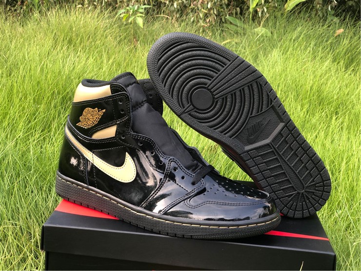 latest jordan 1 retro high og black gold shoes