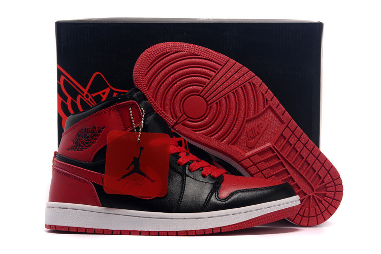 Air Jordan 1 High Chicago Bulls Black Varsity Red